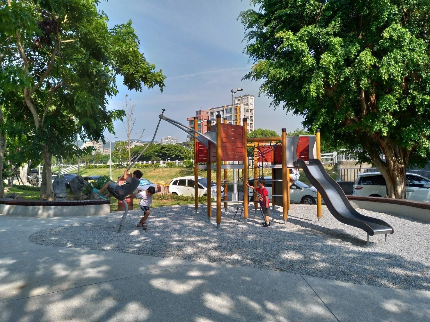 榮華公園共融式遊戲場。圖/取自臺北市共融式遊戲場