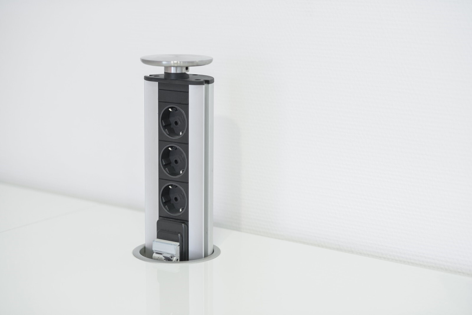 建議可安裝軌道插座,軌道夠長,使用上就保留了很大的彈性空間。圖/21世紀不動產