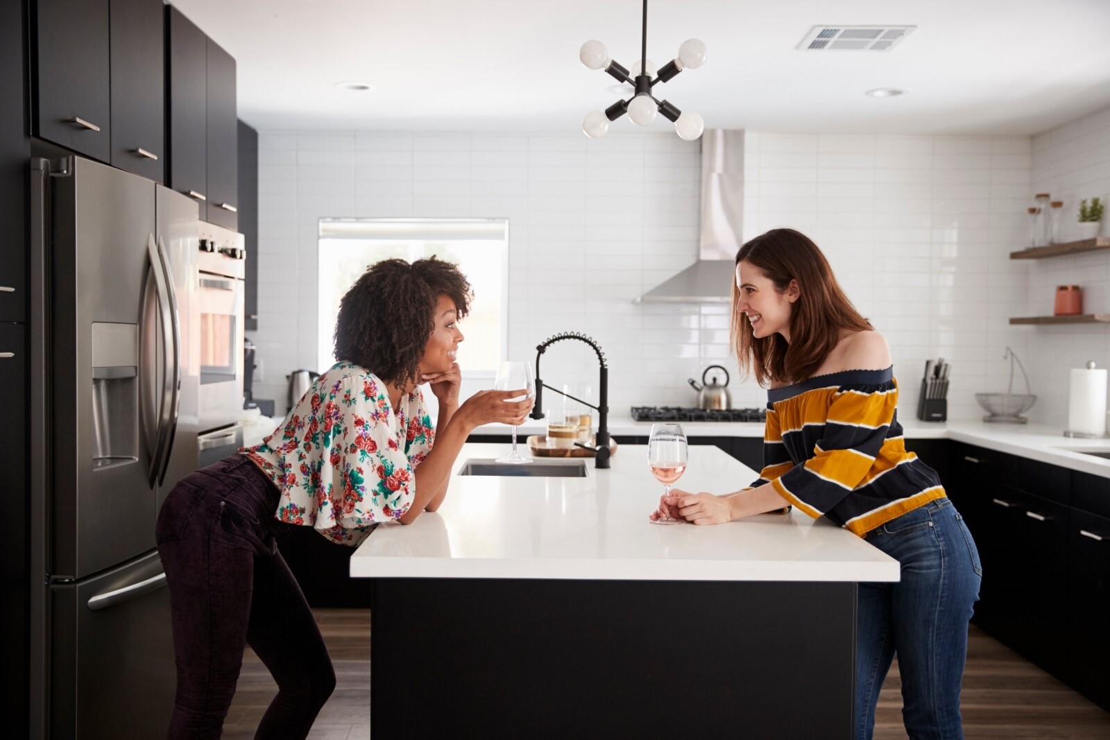 廚房大概是整個家最需要電器的空間,插座配置就非常重要。圖/21世紀不動產