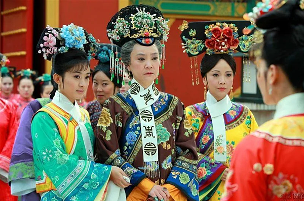 藝人劉雪華出演過多部知名電視劇。圖為《新還珠格格》劇照/取自微博