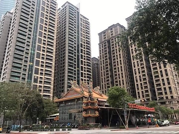 水泥叢林中的福德宮來頭可不小。圖/里長提供