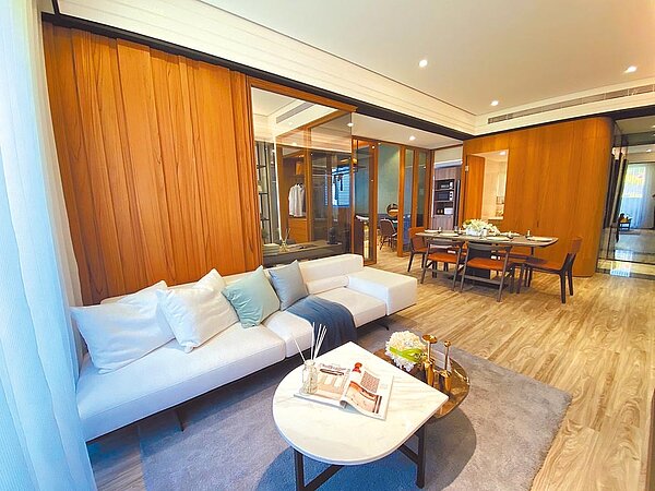 「新潤捷韻A10」出捷運站步行到家，約3分鐘左右； 1站之隔，置產預算現省百萬。圖／新潤提供