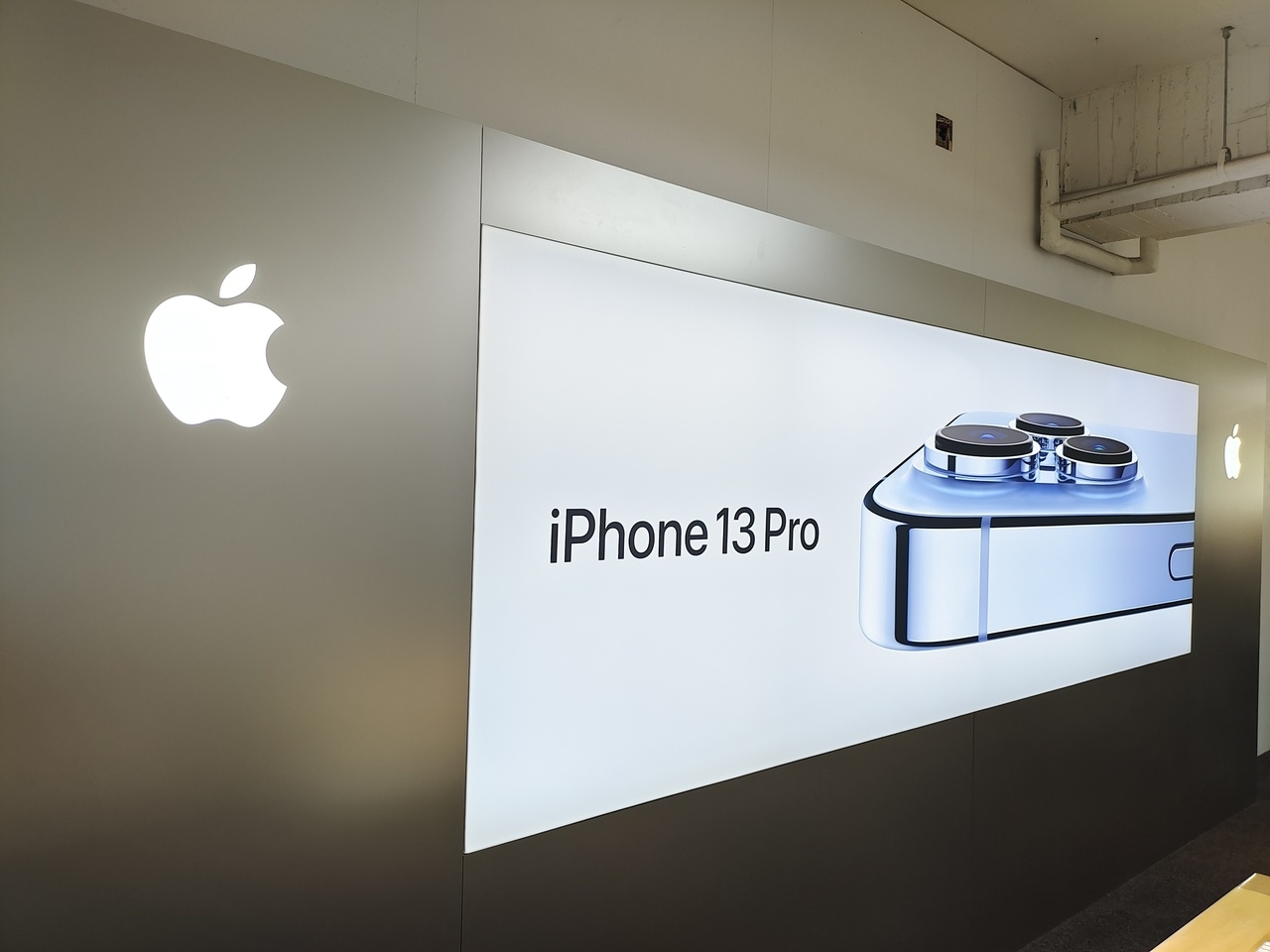 iPhone 13預購期結束後，24日正式開賣。圖／記者張剛瑋攝影 
