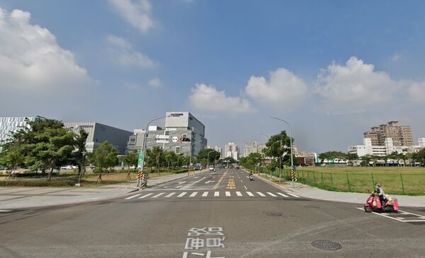 網友對於台南房價大漲議論紛紛。圖為台南平實營區周遭／翻攝Google Maps