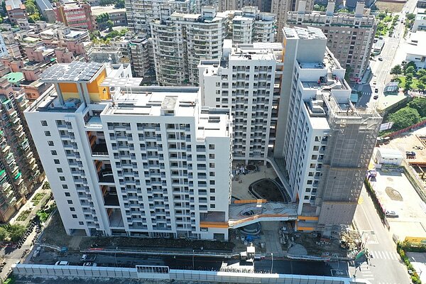 土城員和段社宅鄰近捷運海山站，為地上12層至14層、地下3層的建築物，分別有套房、2房、3房房型共534戶。圖／新北城鄉局提供