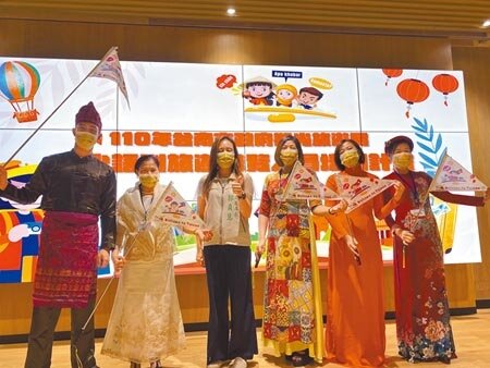 台南市布局疫後觀光,舉辦「稀少語別旅遊導覽人員培訓」,未來透過新住民、僑生擔任導覽員,引領東南亞觀光客深度認識台南。(曹婷婷攝)