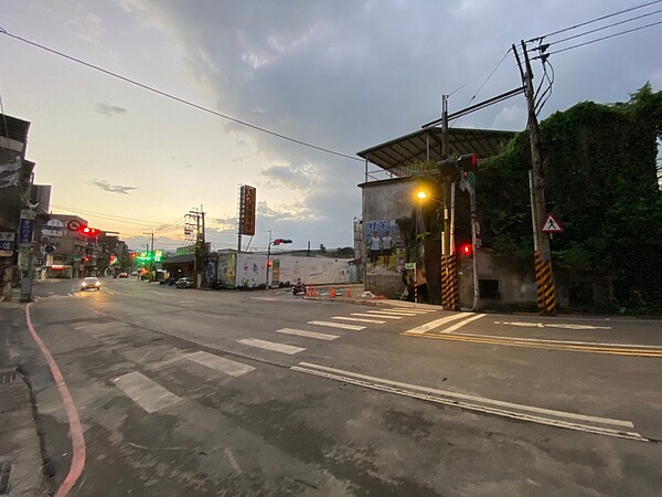 新店安忠陸橋拆除後，道路視野寬闊。圖／新北市政府提供