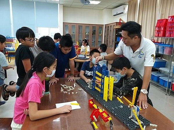 義方國小科學遊戲。圖/截自義方國小網站 校長提供