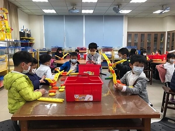 義方國小科學遊戲。圖/截自義方國小網站 校長提供