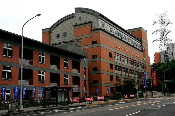 關渡國小校門。圖/截自關渡國小網站 校長提供