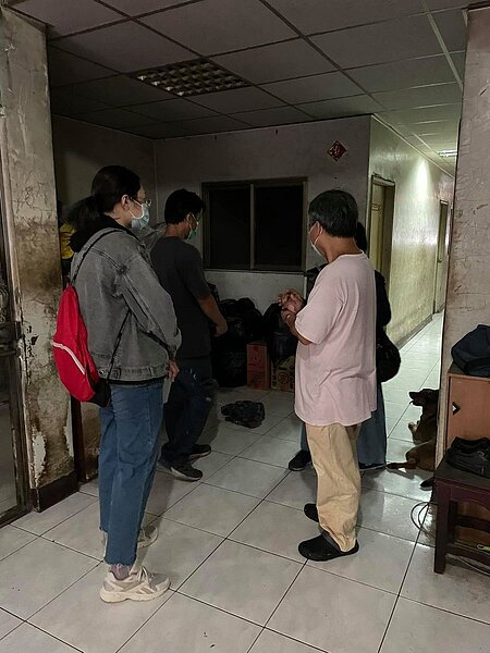 丘麗玲叮囑鄰居們多多照顧這一家人。圖/取自丘麗玲臉書