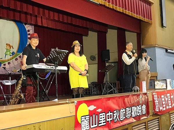 內湖區麗山里中秋節聯歡晚會。圖/取自「許明全」臉書