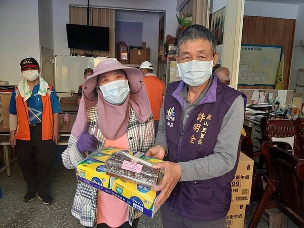 許明全里長祝母親節快樂。圖/取自「許明全」臉書