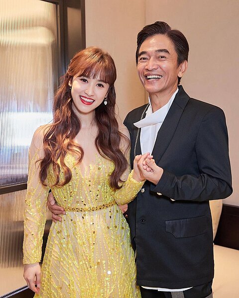 吳姍儒(左)傳出明年初也要結婚了。圖/摘自臉書