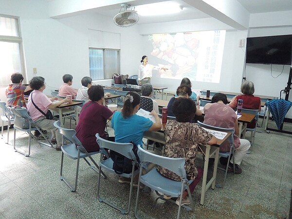 吳寶燕里長。圖/取自台北市中正區-林興里的你和我臉書