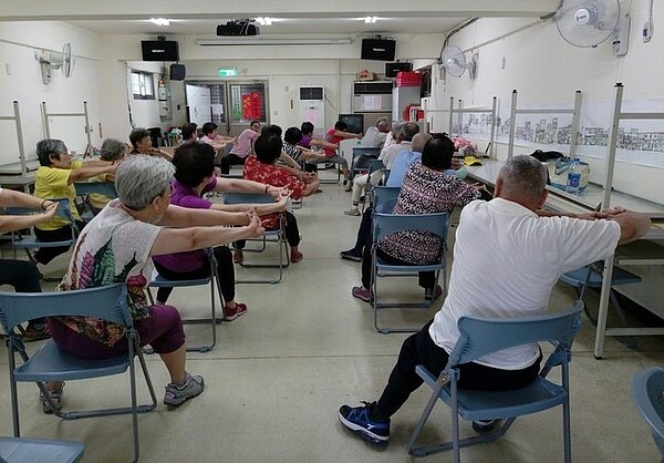 吳寶燕里長鼓勵銀髮族多活動。圖/取自臺北市鄰里服務網