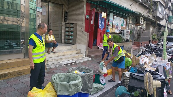 資源回收日。圖／取自臺北市鄰里服務網