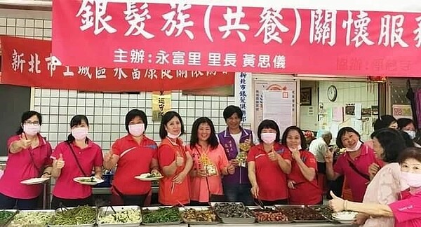 為里內銀髮族提供豐盛的營養午餐。圖/黃思儀提供