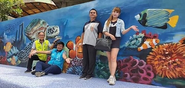 邱顯俊世居土城務農。圖/陳忠賢攝