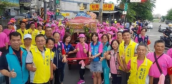 善男信女絡驛不絕。圖/陳忠賢攝