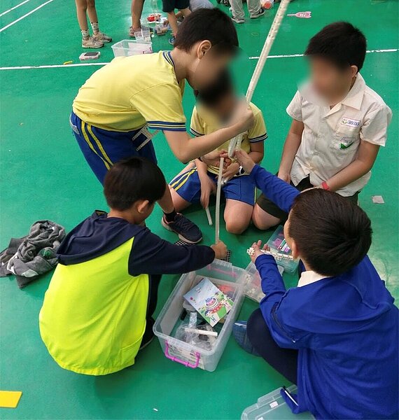 清水國小學生參與科學積木教學與實作活動。圖／許清林校長提供