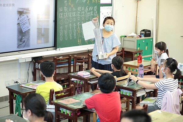 基隆市搶在教師節前完成教師考核獎金的發放。圖/基隆市政府教育處提供