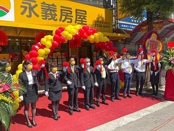 永慶房產集團最新加盟品牌,永義房屋中台灣首店開幕!正式進軍中台灣,加入服務消費者的行列。圖/永慶房產集團提供