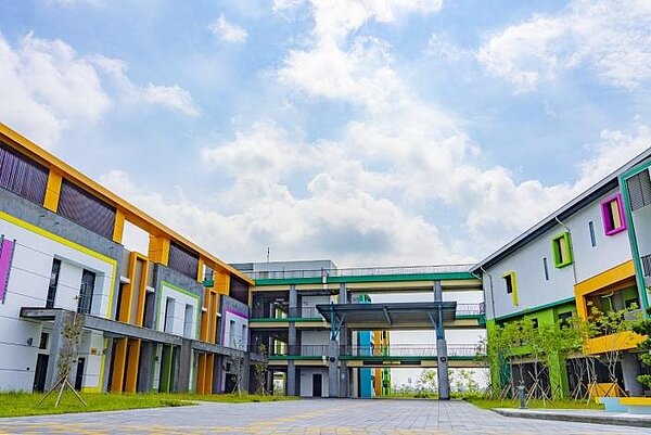 台南鹽行國中落成。圖／台南市政府提供