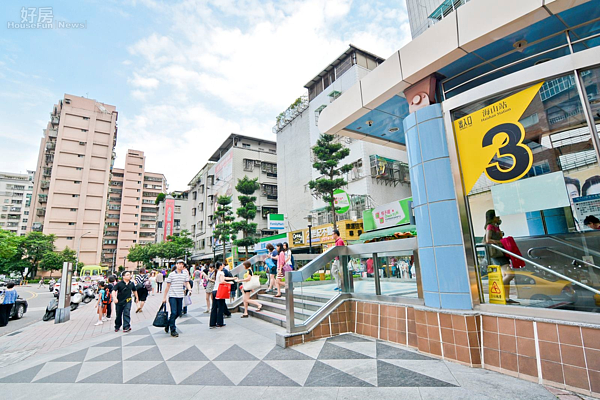 新北市土城區海山路,捷運海山站海山商圈,捷運宅,捷運人潮。(好房News記者 陳韋帆/攝影)