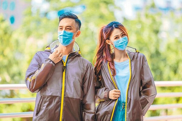 長榮航空機能防護夾克2.0版。(長榮航空提供)