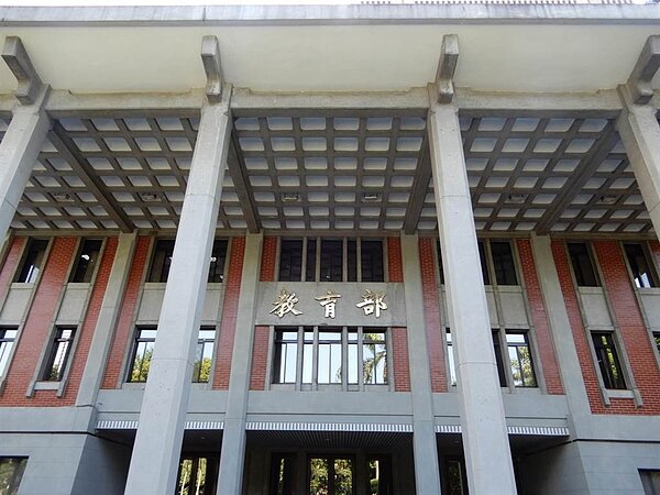 2.5萬件高中學習歷程檔案遺失,包含立委與家長團體質疑,教育部勞師動眾要求師生重新上傳。圖/中時電子報