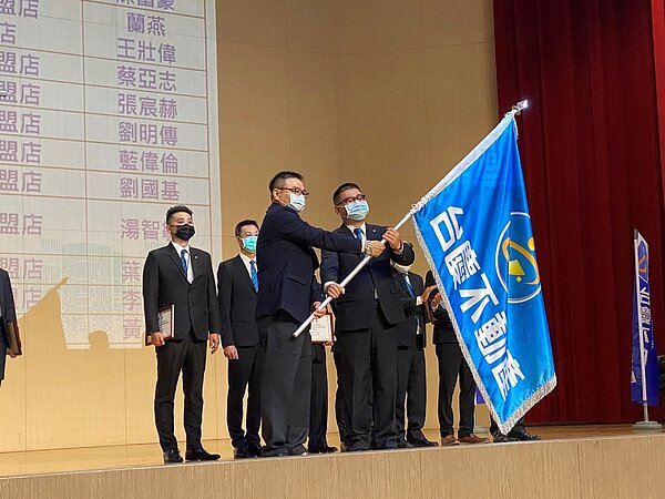 台慶不動產在高雄地區的加盟店數，今年9月正式站上100店大關！這是台灣房仲業的嶄新里程碑。永慶房產集團提供