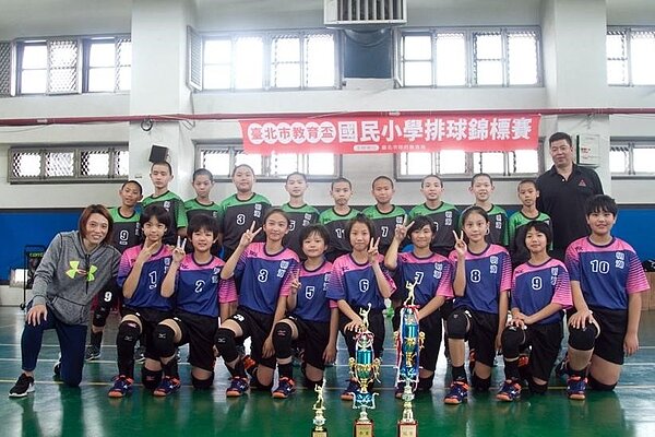三民國小排球隊(截自三民國小網站 校長提供)