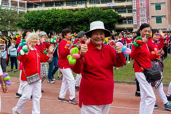 西松國小補校學生（截自西松國小補校網站 校長提供）