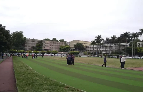 營建署28日召開會議,爭取將新北中和區原國防管理學院大操場做為社會住宅,遭到當地議員反對。圖/聯合報資料照片