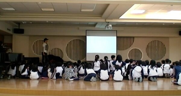 敦化國小藝術家駐校計畫。圖/截自敦化國小網站 校長提供