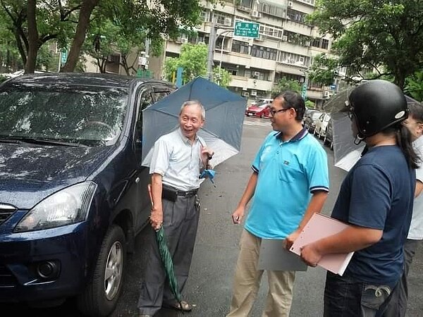 接地氣，與民同樂。圖／黃崇賢提供