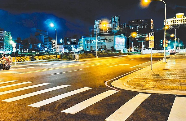 台中市「武德街拓寬工程」,經過4個多月努力,9月底完工通車,提供用路人優質道路服務品質。圖/台中市政府提供