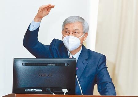 中央銀行總裁楊金龍表示，房市政策要逐步微調，「不希望房價突然上去又突然下來」。（鄭任南攝）