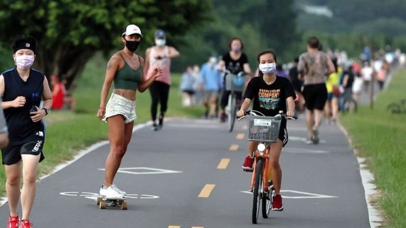 戶外活動有望解禁強制戴口罩。記者侯永全/攝影