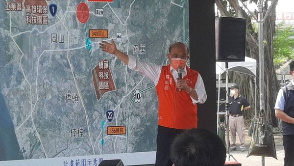 行政院長蘇貞昌今視察岡山第二交流道預定工程，肯定高雄市府及立委努力。記者陳玫伶／攝影