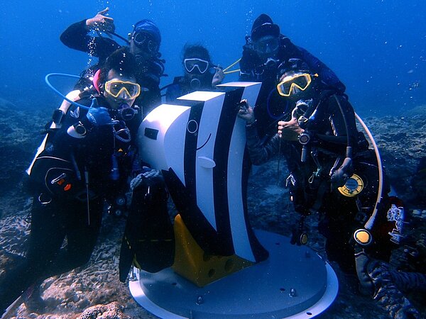 綠島尖翅燕魚海底母子郵筒3日正式啟用。圖/臺東縣府提供