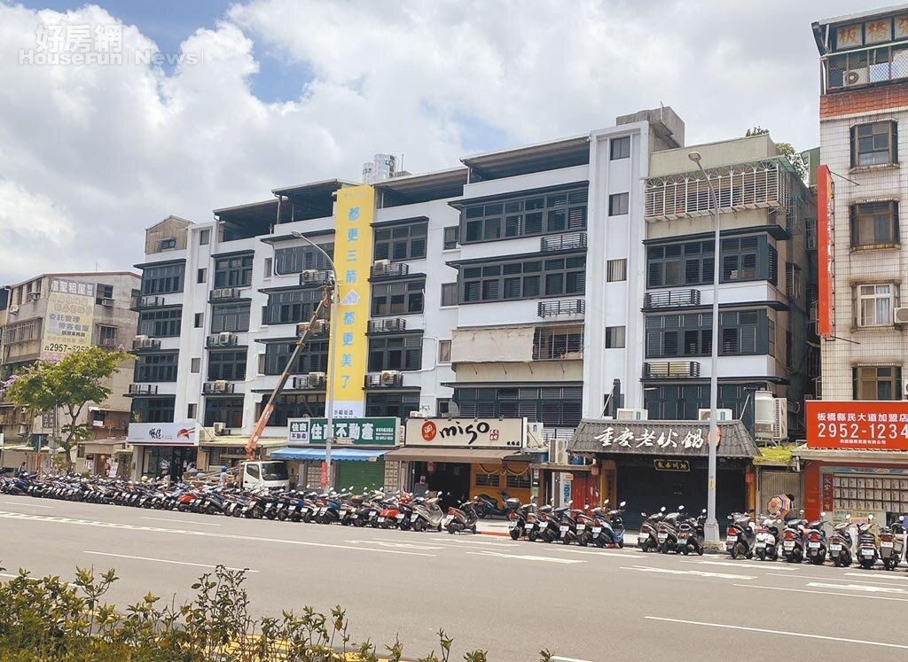 新北市都更處推動都更示範街道老屋新生,不僅建築煥然一新,也更加安全。圖/新北市都更處提供