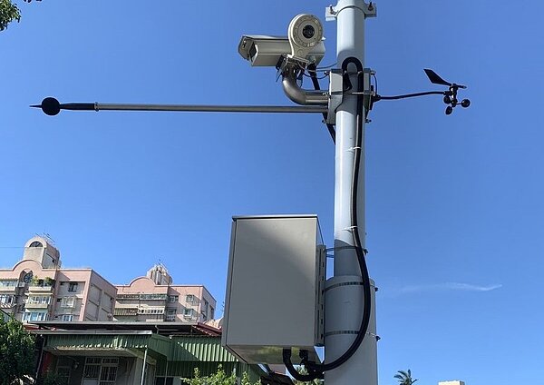 固定式聲音照相系統於今年上路執法後,大幅降低民眾陳情噪音車案件數。圖/台北市環保局提供