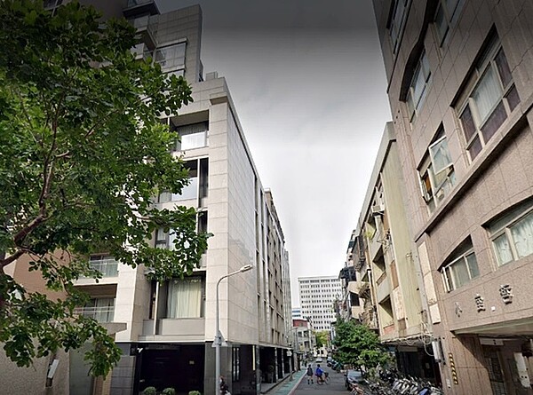 全台北市危老審核由中山區70件榮登危老王,參與中山區街廓翻新的開發者多是豪宅建案熟面孔,尤其中山北路二段更是一線建商積極卡位的區位。圖/google map
