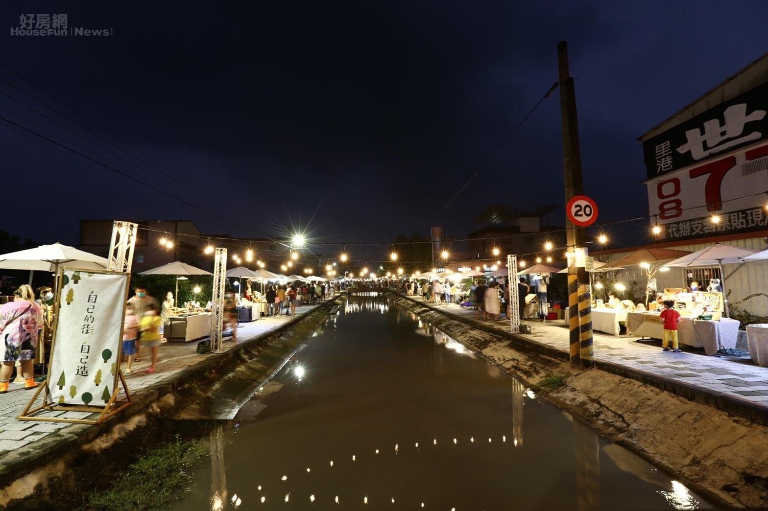 2021年美濃水圳漫旅藝術節於10/2登場,一直到11/27每天晚上6~9點民眾都可以到水圳旁欣賞點亮後的百年水圳。圖/高雄市農業局提供