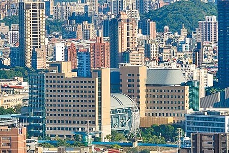 公股銀行紛紛配合政策,擬調高個人「第2戶」房貸利率,甚至可能到逾1.5%以上。(黃子明攝)