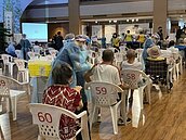 台中AZ接種出包　44人少打