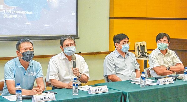 立法院內政委員會4日新竹縣考察,縣長楊文科(左二)為竹科3期請命,盼營建署加速在都委會審議進度。圖/新竹縣政府提供