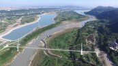 大漢溪跨河吊橋主塔吊裝　預計明年9月完工